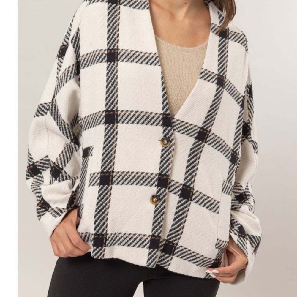 HYFVE super soft oversized sweater type blazer w pockets. Black/tan/off white
